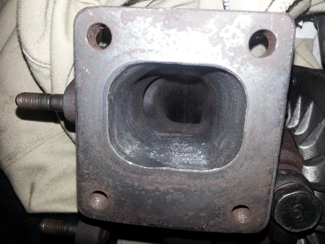 Exhaust port after porting. Note that the crappy casting line is gone, as well as the random lumps on the left top and bottom edges. 